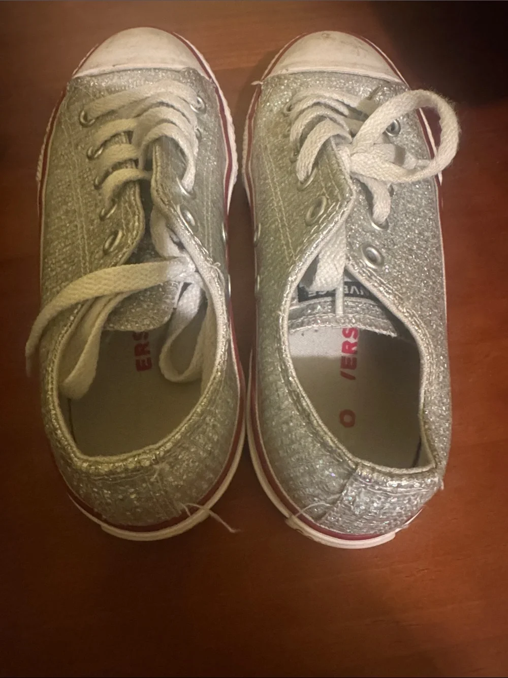 Converse Kids Silver Glitter Low-Top Sneakers with Red Stripe